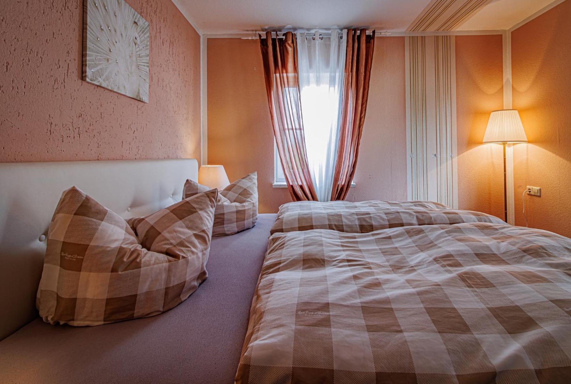 Wohnen Ueber Einem Mediterranen Restaurant,Apartment 2 Oder 3 Lipcse Kültér fotó