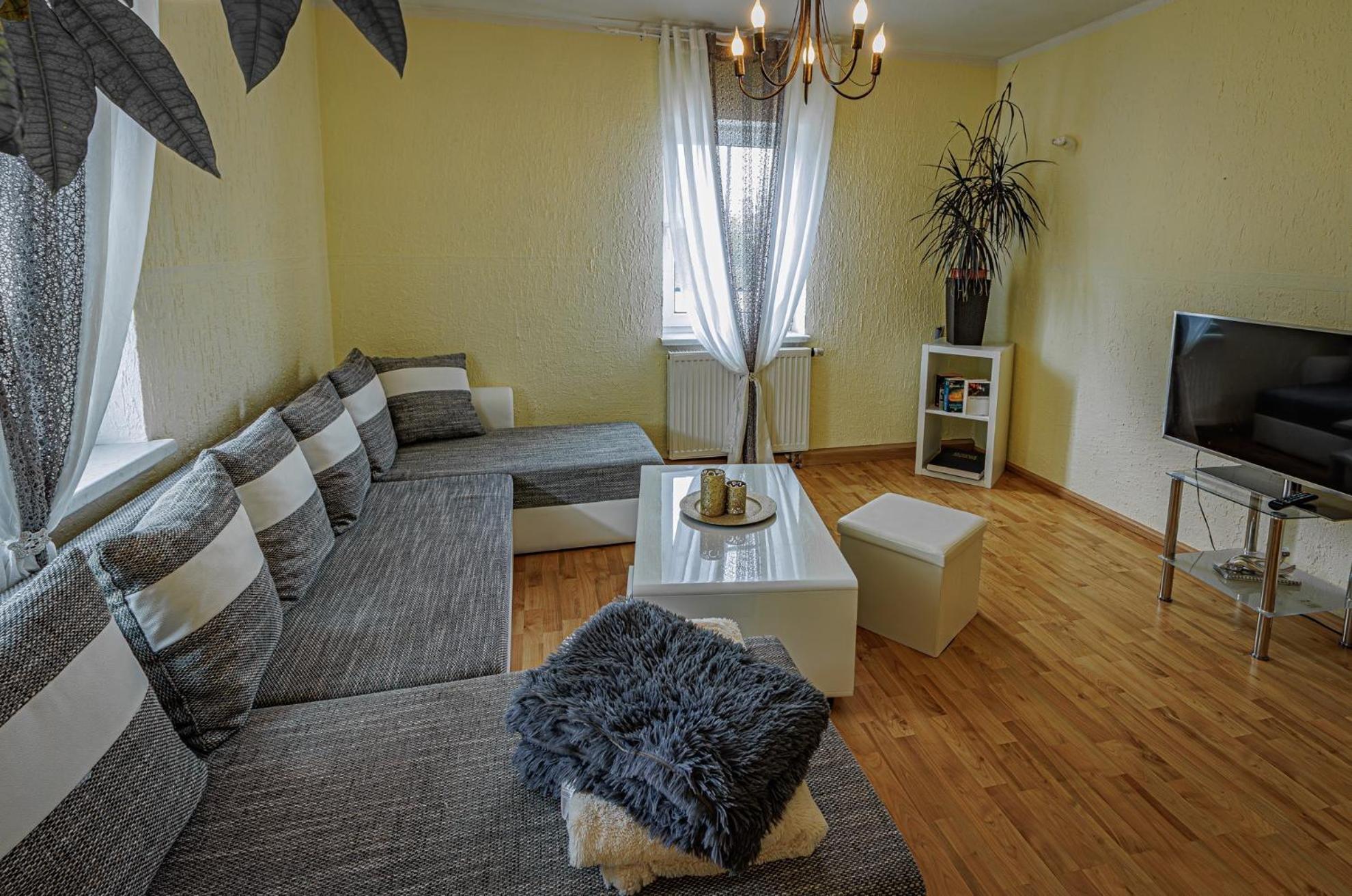 Wohnen Ueber Einem Mediterranen Restaurant,Apartment 2 Oder 3 Lipcse Kültér fotó